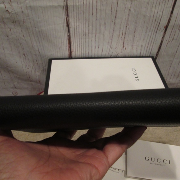 new GUCCI LOGO Black women's  LEATHER Zip Around Wallet w/ plenty of compartment - Picture 2 of 15